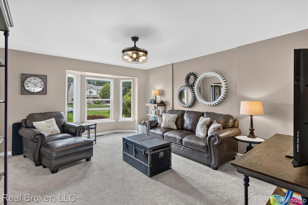 15156 Oak Valley Lane, Monroe, MI 48161 — Photo 8
