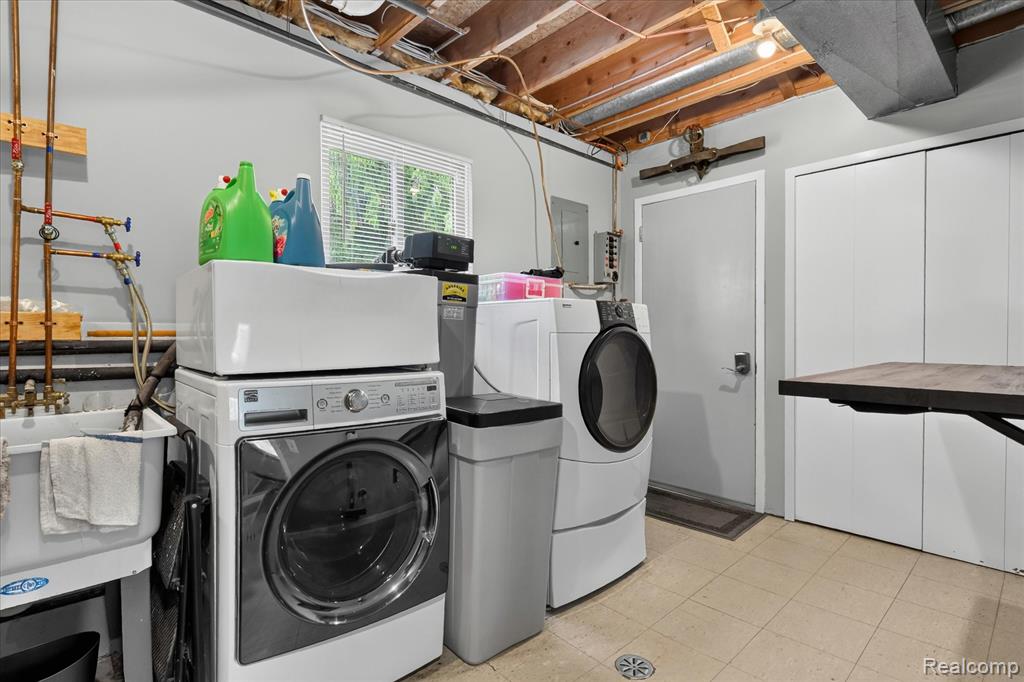 4903 Cape Town, Highland, MI 48356 — Photo 30