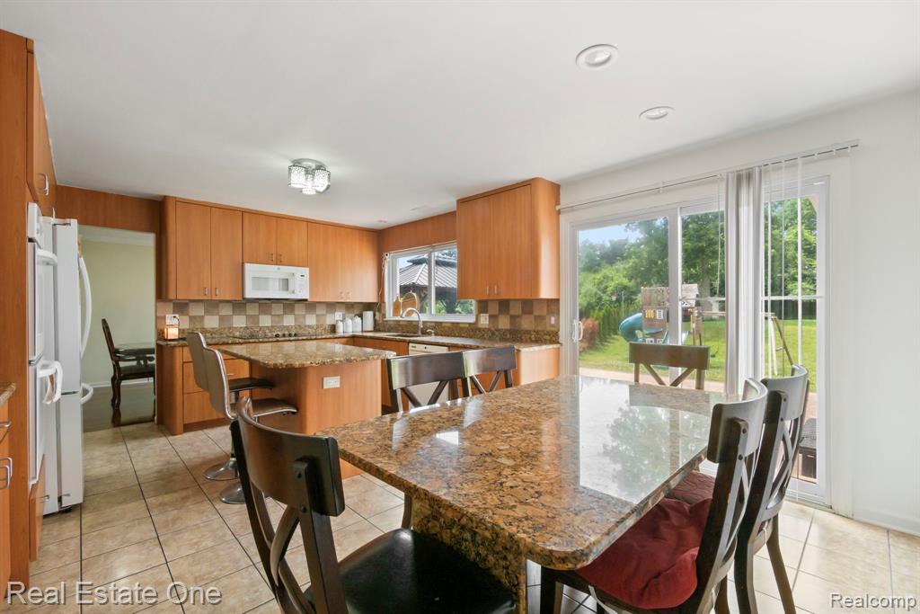 5510 Greenbriar Drive, West Bloomfield, MI — Photo 12