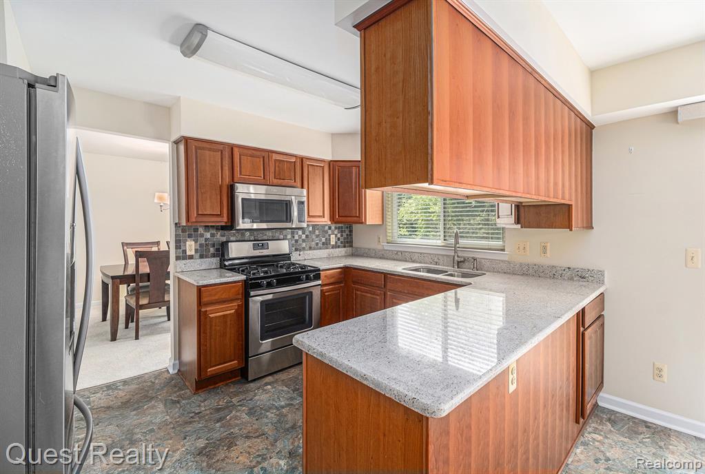6849 York Street, Waterford, MI 48327 — Photo 8
