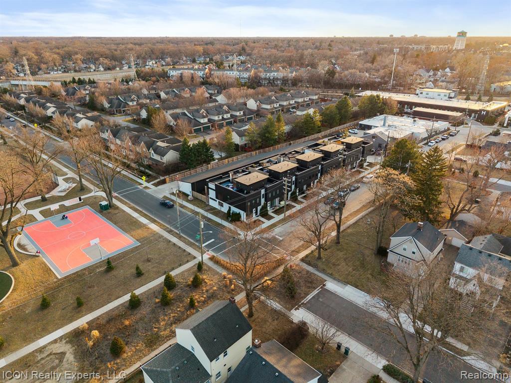 714 E PARENT Avenue, Royal Oak, MI 48067 — Photo 56