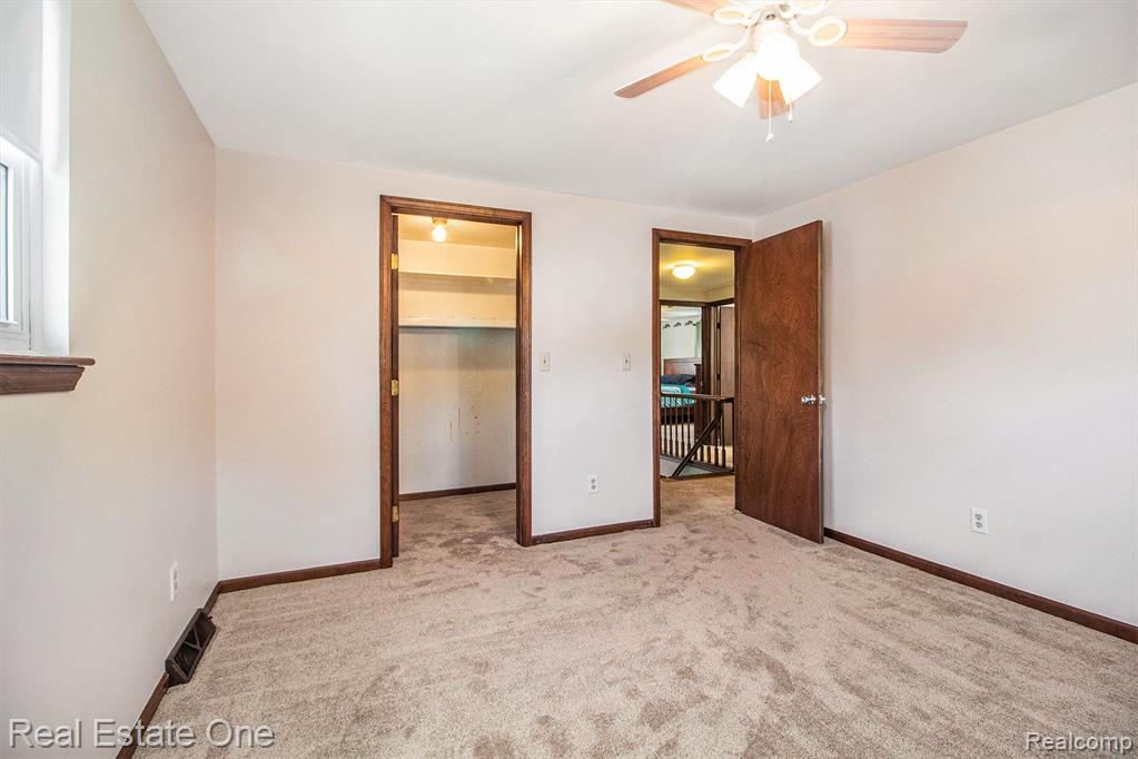 96 Detroit, Trenton, MI 48183 — Photo 24