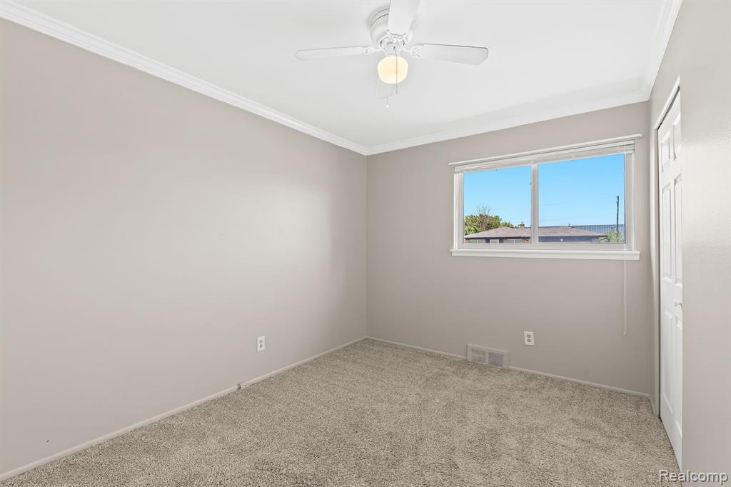 10563 N OAK Drive, Ferndale, MI 48220 — Photo 13
