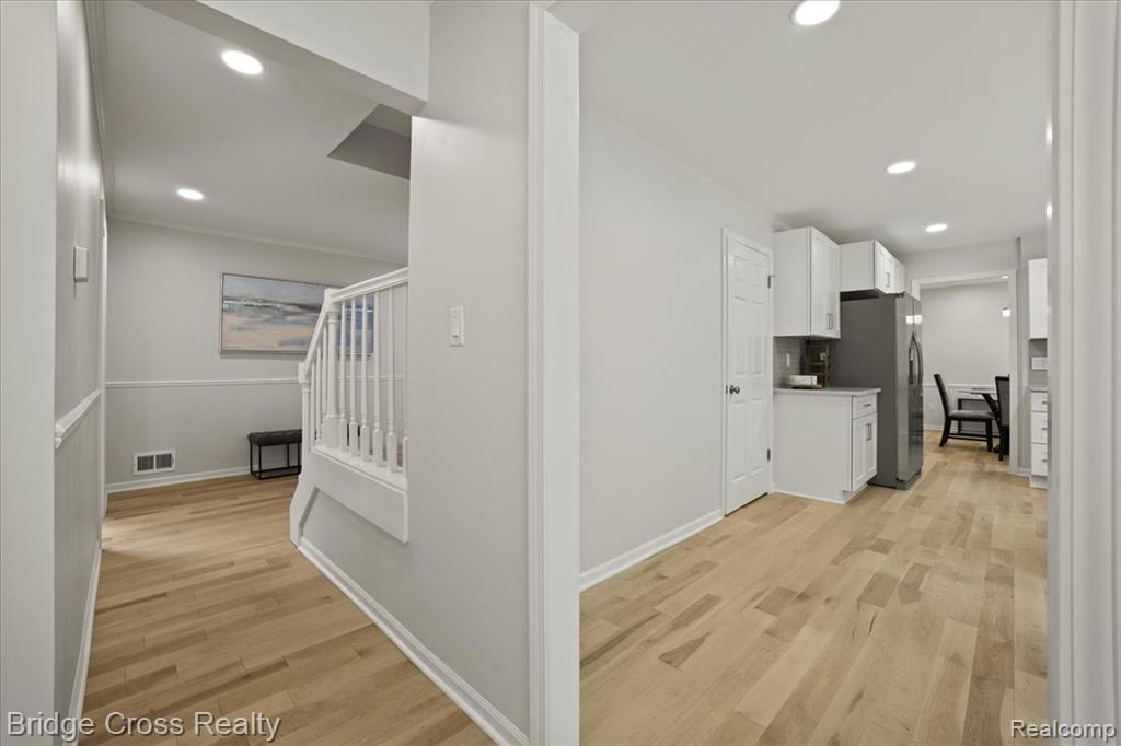 655 S Spinningwheel Lane, Bloomfield Hills, MI 48304 — Photo 12
