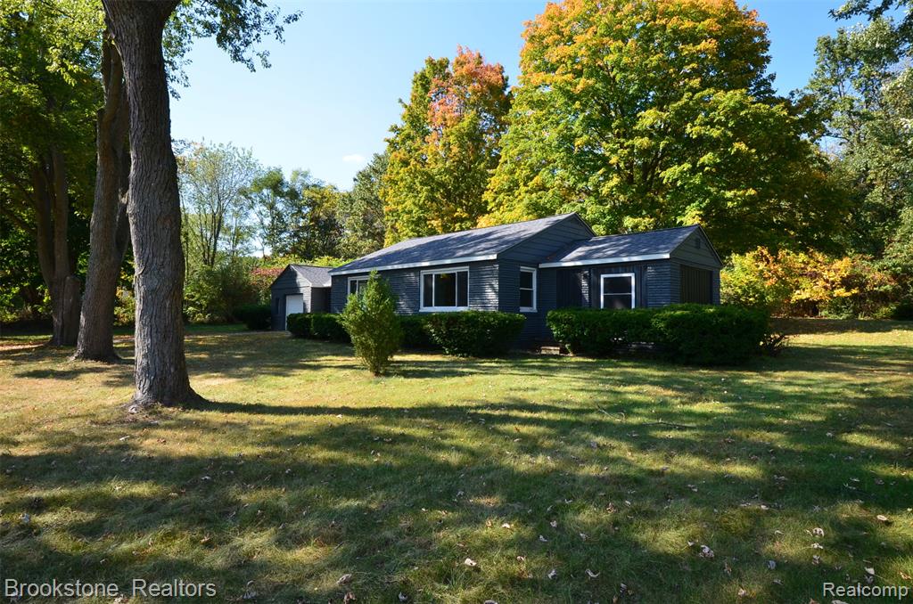 7565 Old Pond Drive, Clarkston, MI 48348 — Photo 44