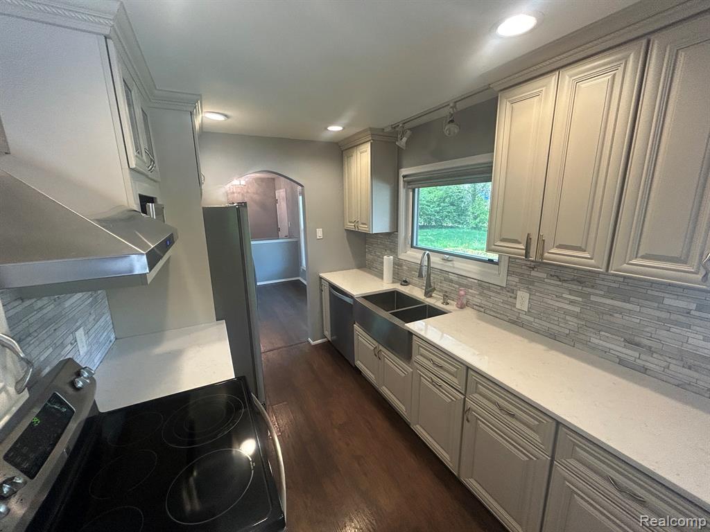 5303 W Briarcliff Knoll Drive, West Bloomfield, MI — Photo 12