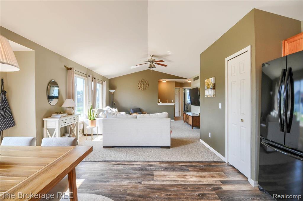 8089 PENINSULA Circle, Grand Blanc, MI 48439 — Photo 20