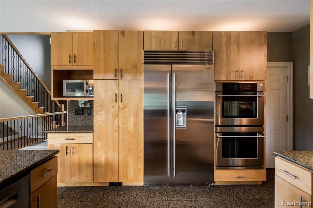 9050 Lake Dominion Drive, Brighton, MI 48114 — Photo 12