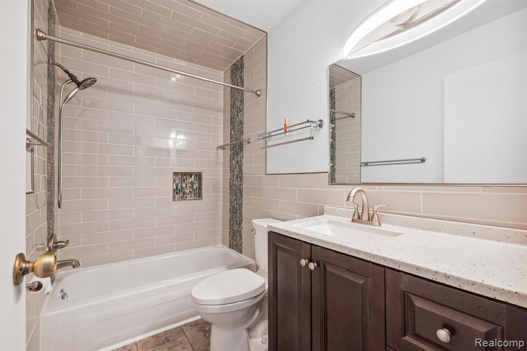 32013 W 12 MILE Road, 306, Farmington Hills, MI 48334 — Photo 22