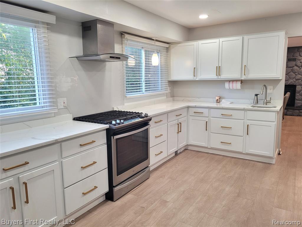 14710 Loretta Place, Oak Park, MI 48237 — Photo 8