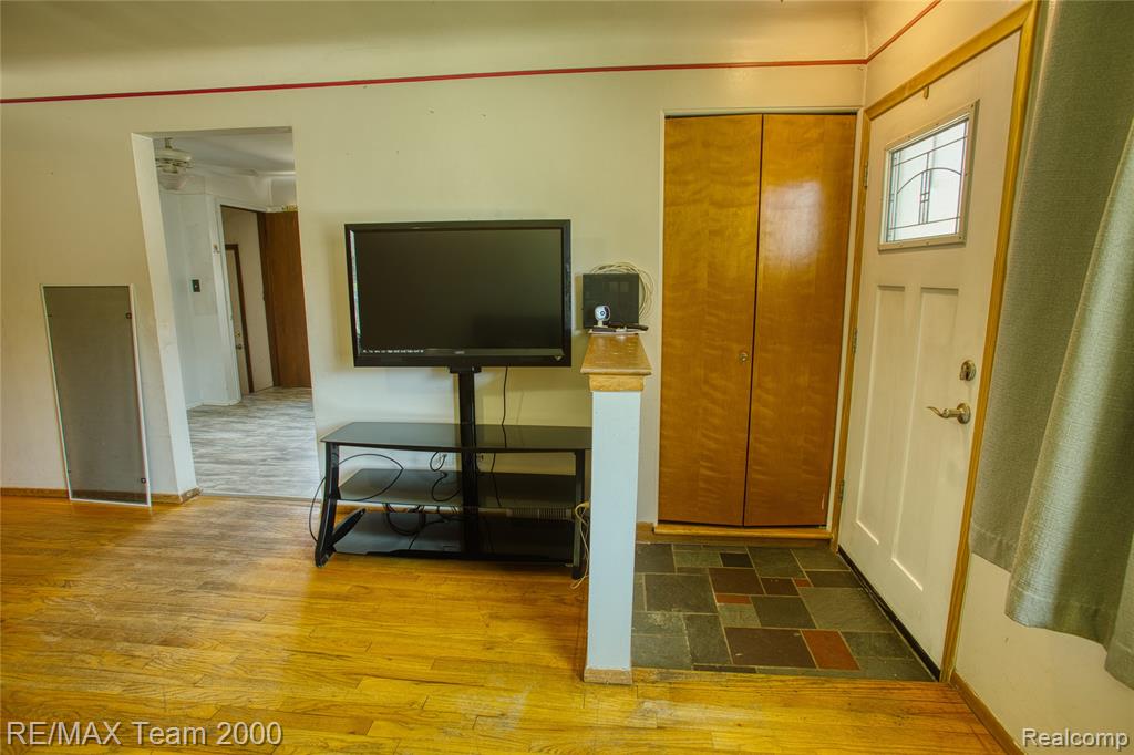 7475 Fenton Street, Dearborn Heights, MI 48127 — Photo 9