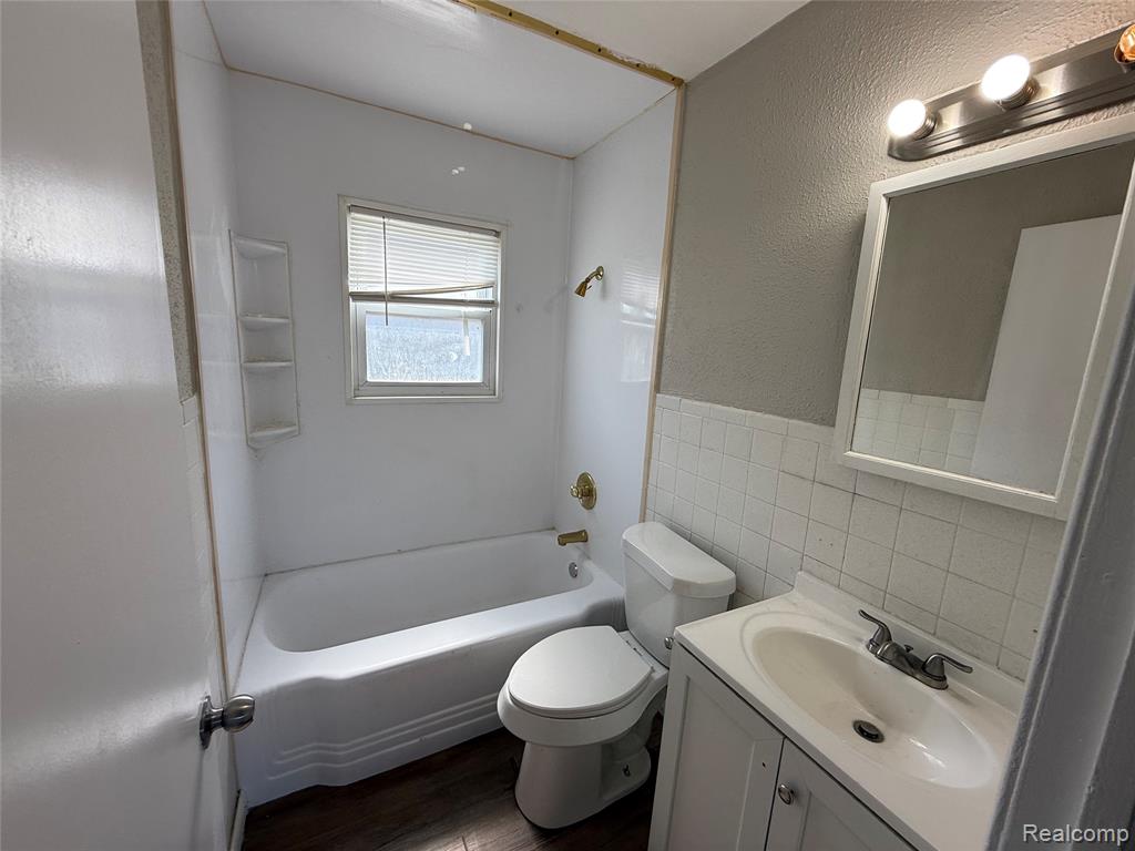 4234 Custer Avenue, Flint, MI 48507 — Photo 2