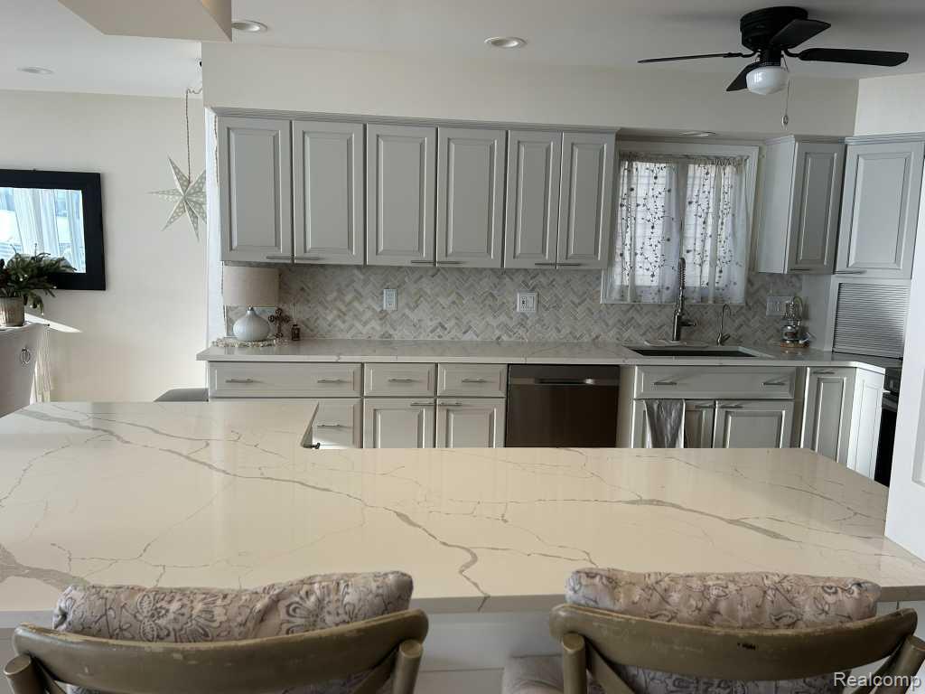 3274 Lakeview Drive, Highland, MI 48356 — Photo 14