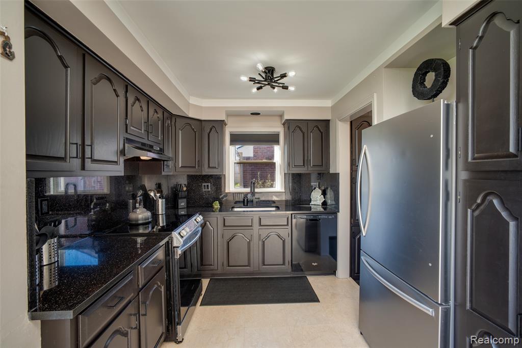 9614 Shadyside Street, Livonia, MI 48150 — Photo 8
