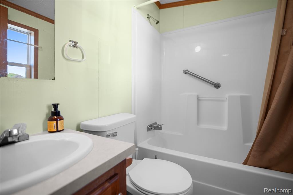 23467 Manor Road North, New Boston, MI 48164 — Photo 16