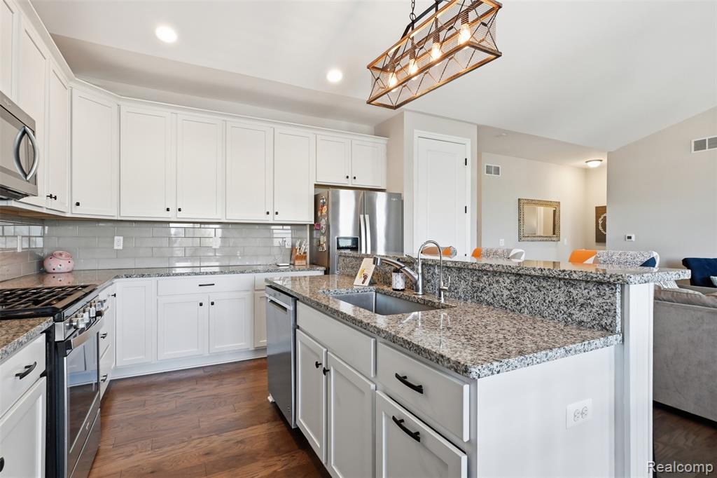 30879 Asbury Hill Court, New Hudson, MI 48165 — Photo 12