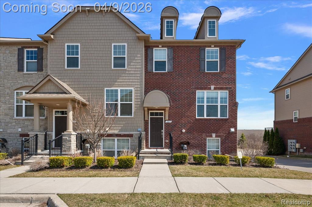 1985 NE Oakcliff Drive, Grand Rapids, MI, 49525