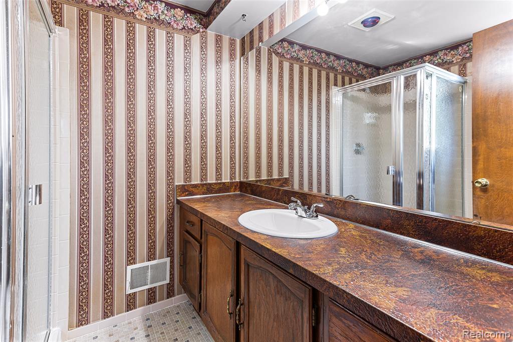 46323 Gainsborough Drive, Canton, MI 48187 — Photo 37