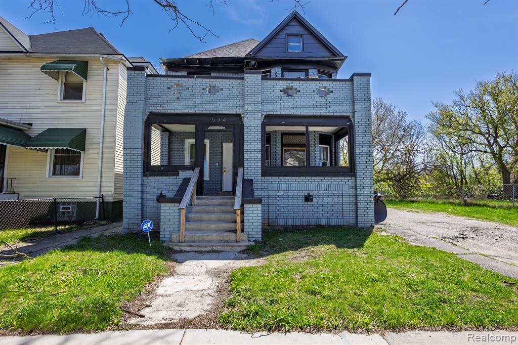 574 MELBOURNE Street, Detroit, MI 48202 — front exterior