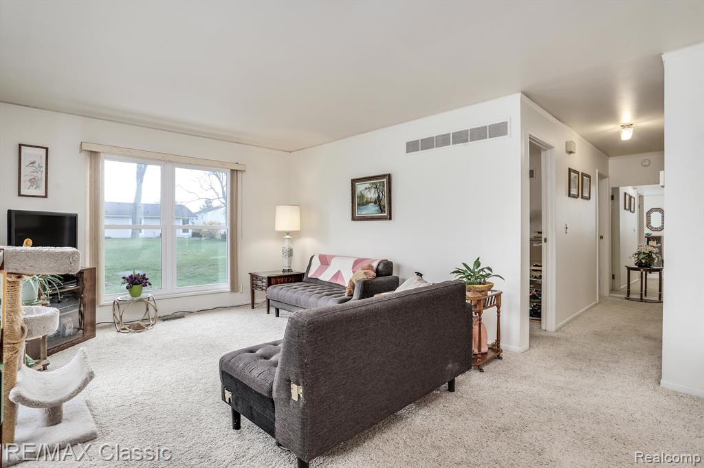 22808 RENFORD Street, Novi, MI — Photo 7