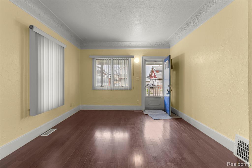 5210 Maple Street, Dearborn, MI 48126 — Photo 4