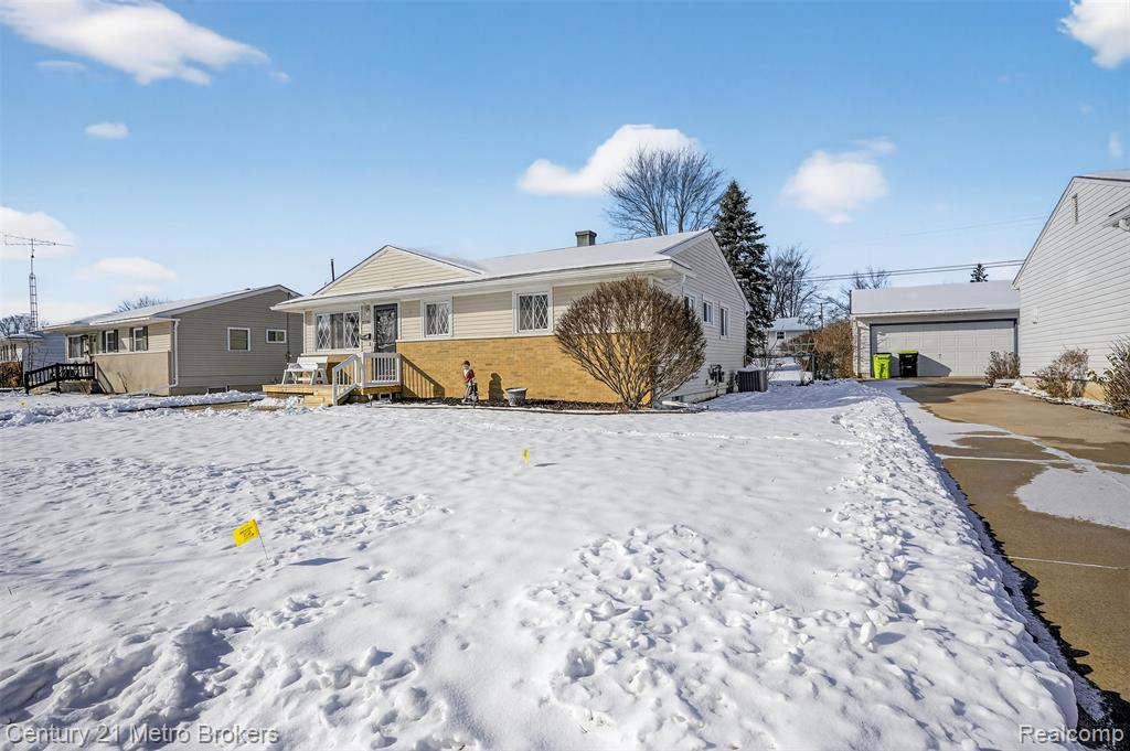 5328 Don Shenk Drive, Swartz Creek, MI 48473 — Photo 4