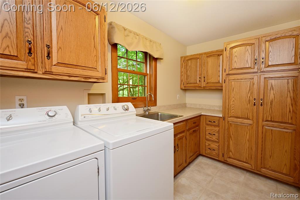 5684 Sussex Court, Troy, MI 48098 — Photo 21
