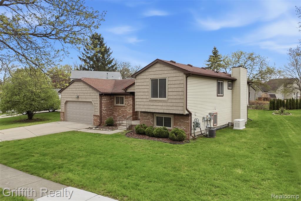 865 Alpine Drive, Brighton, MI 48116 — Photo 32