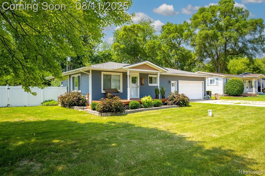 5021 Lakeborn Drive, White Lake, MI 48383 — Photo 2