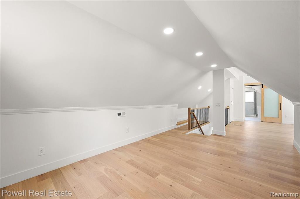 6837 Hatchery Road, Waterford, MI 48327 — Photo 35
