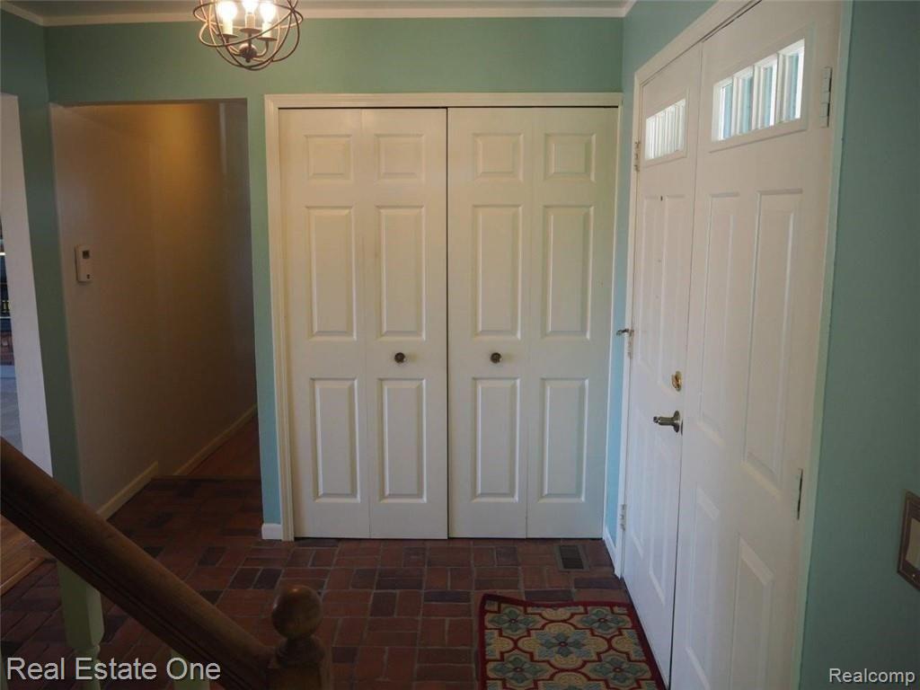5837 FOLKSTONE Drive, Troy, MI 48085 — Photo 35