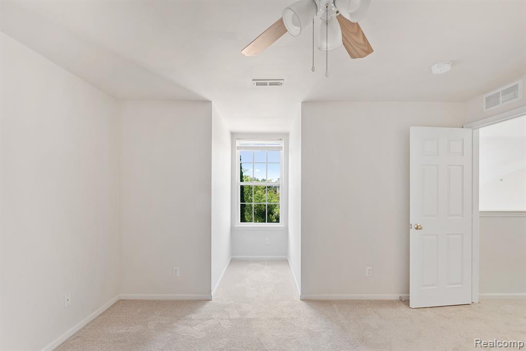 14105 ADDINGTON Drive, Commerce Twp, MI 48390 — Photo 24