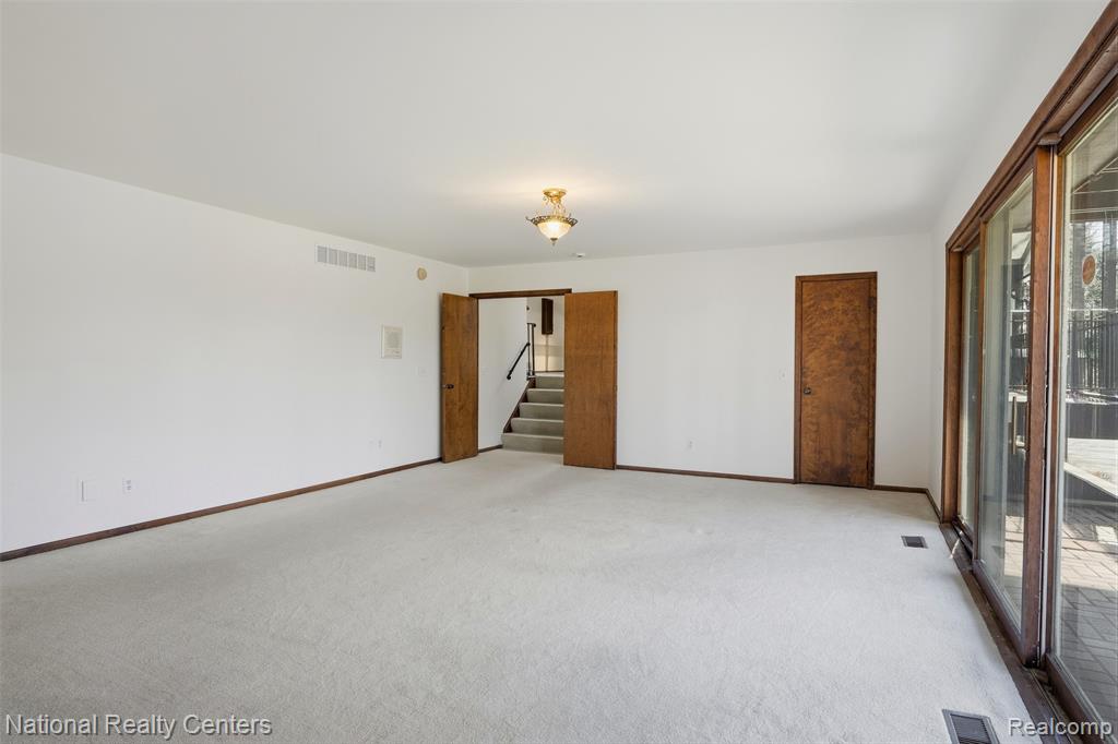 4710 Cove Road, West Bloomfield, MI 48323 — Photo 32