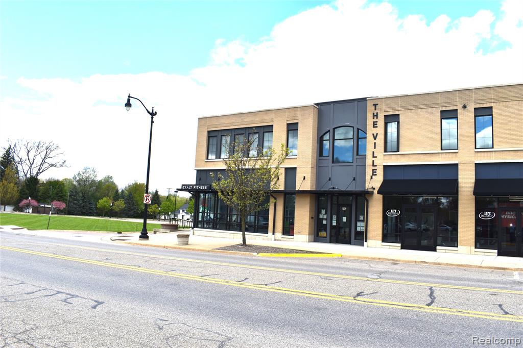 142 W Grand River, Fowlerville, MI 48836