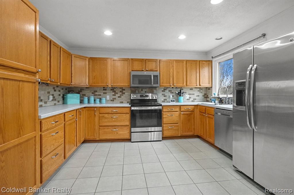 4550 JUSTINE Street, Shelby Twp, MI 48317 — Photo 16