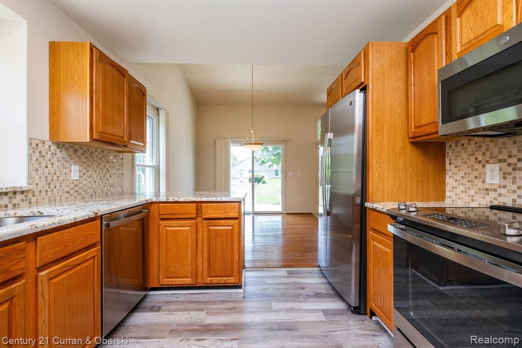 41841 RIVERWOOD Court, Canton, MI 48187 — Photo 17