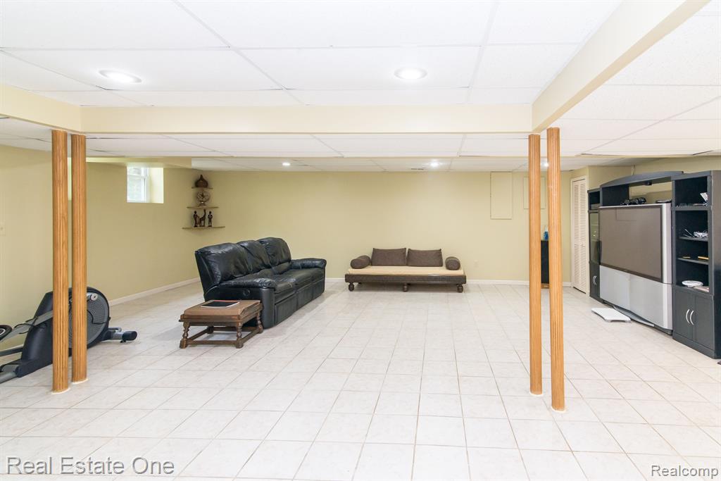 4088 PARKSTONE Court, Troy, MI 48098 — Photo 89