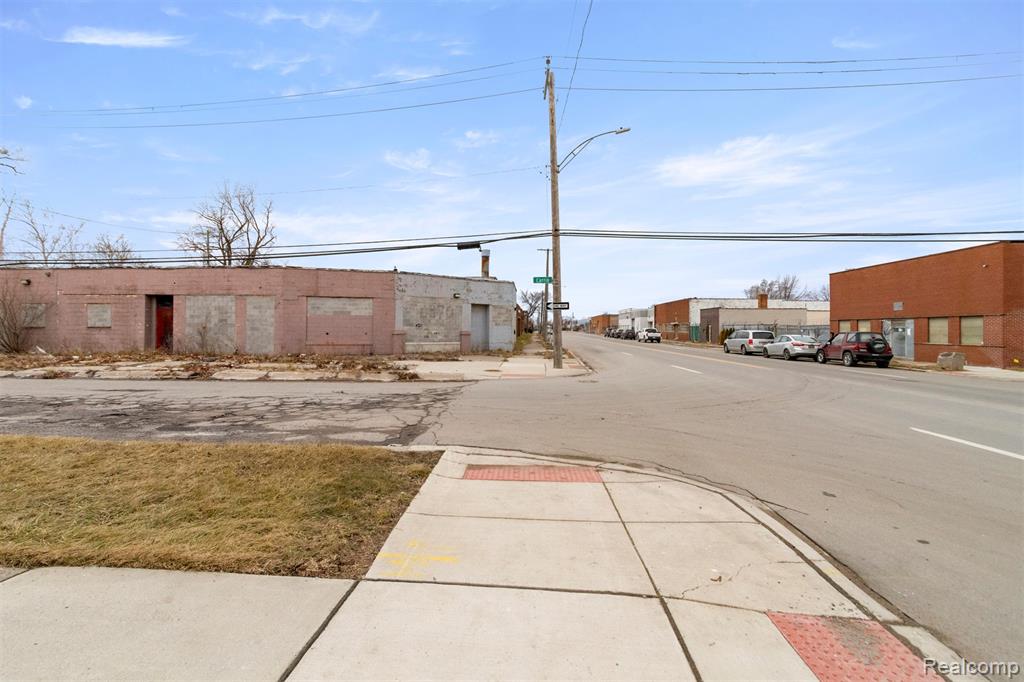 6870 E Davison Street, Hamtramck, MI 48212 — Photo 14
