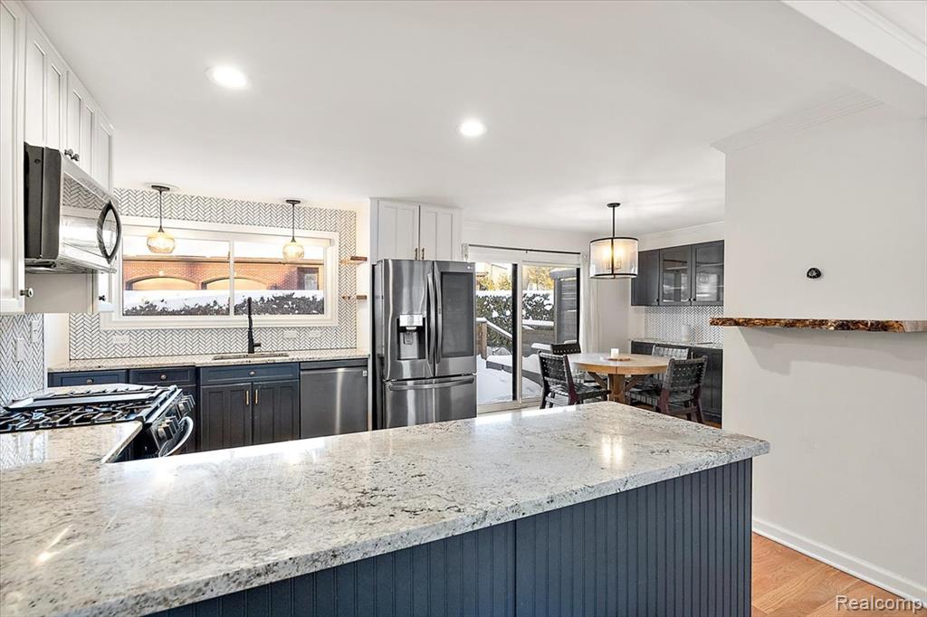 Loads of Counter Space