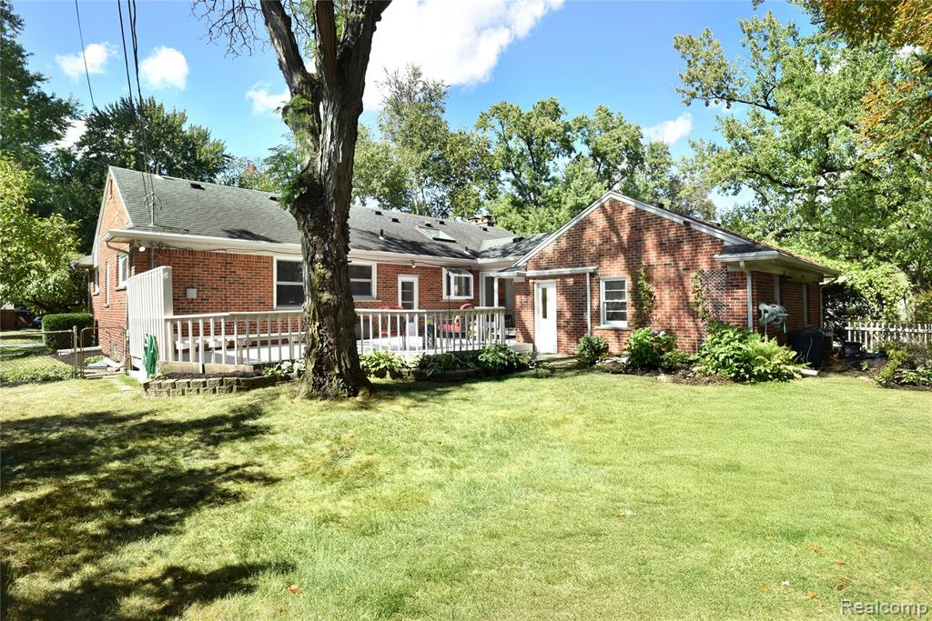 18146 Riverside Drive, Beverly Hills, MI 48025 — Photo 31