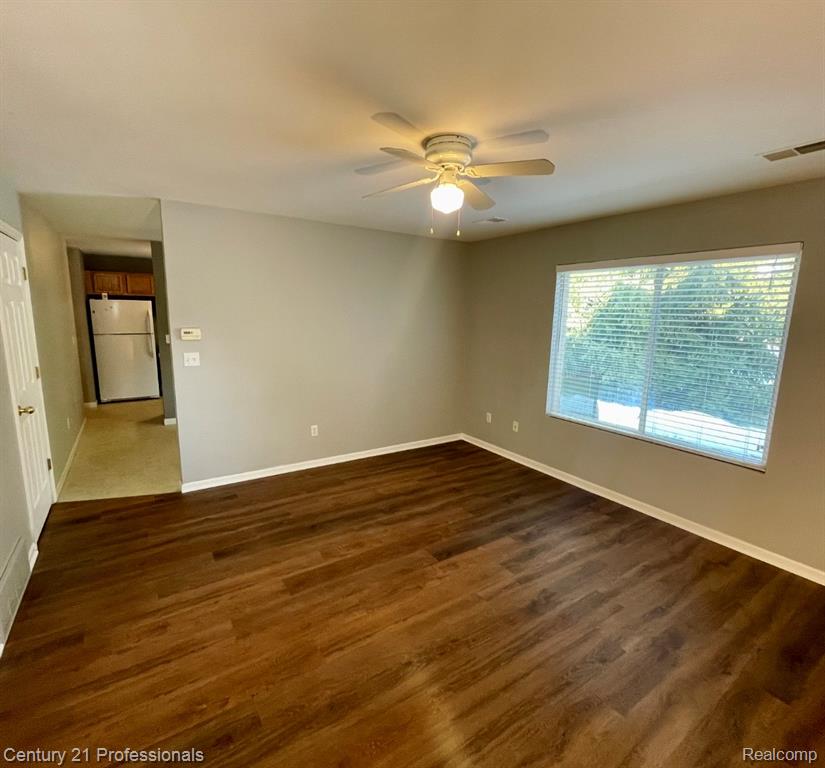 5046 Clintonville Pines Drive, 13, Clarkston, MI — Photo 3