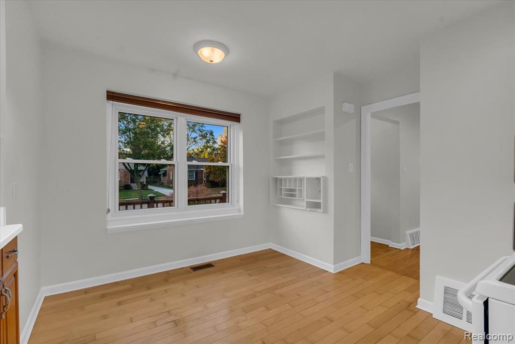 912 Woodsboro Drive, Royal Oak, MI 48067 — Photo 11