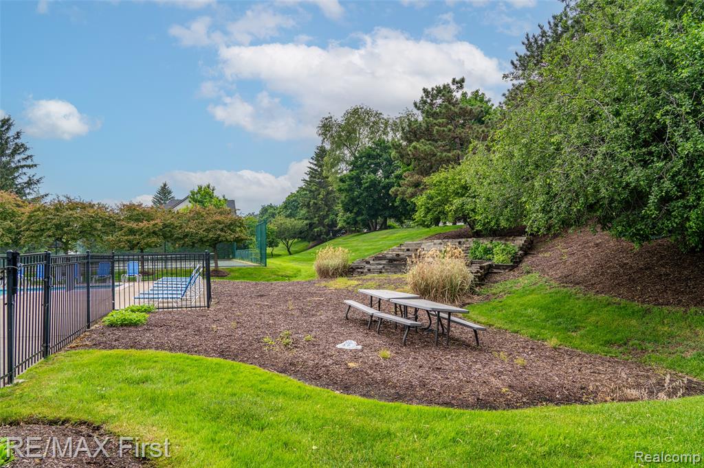 4798 WALNUT CREEK Drive, West Bloomfield, MI — Photo 13