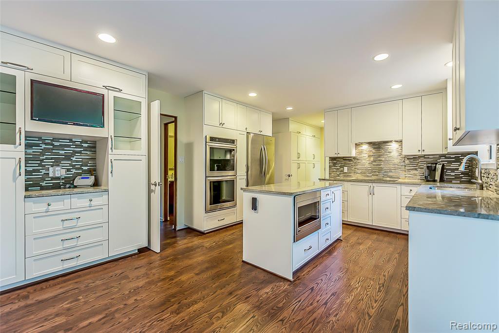 581 Woodway Court, Bloomfield Hills, MI 48302 — Photo 16