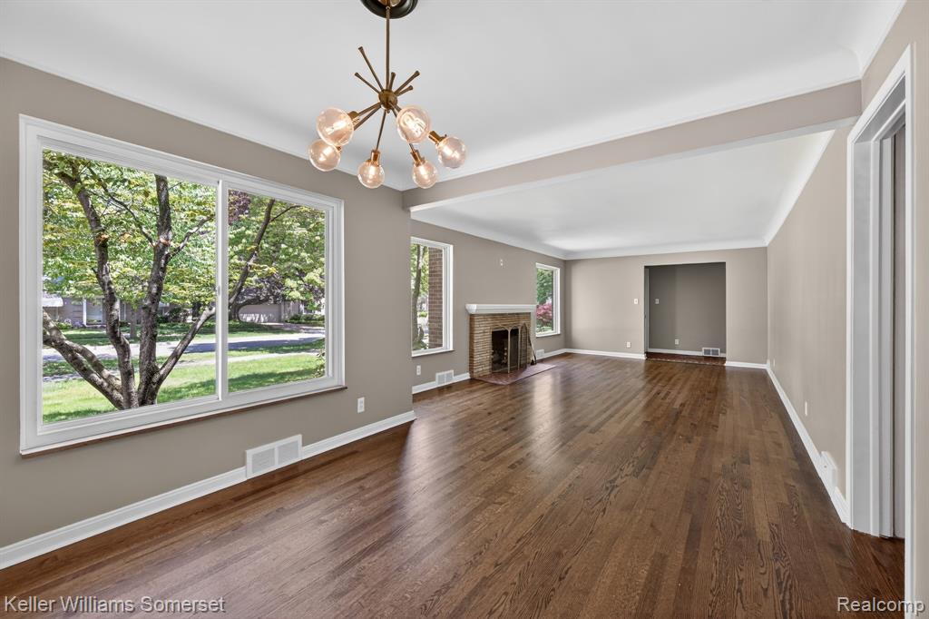 1681 Oxford Road, Grosse Pointe Woods, MI 48236 — Photo 6