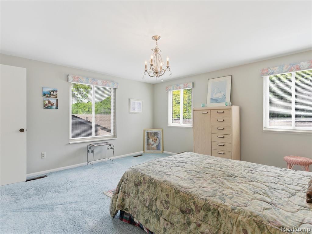 4261 Wabeek Lake Drive S, Bloomfield Hills, MI 48302 — Photo 31