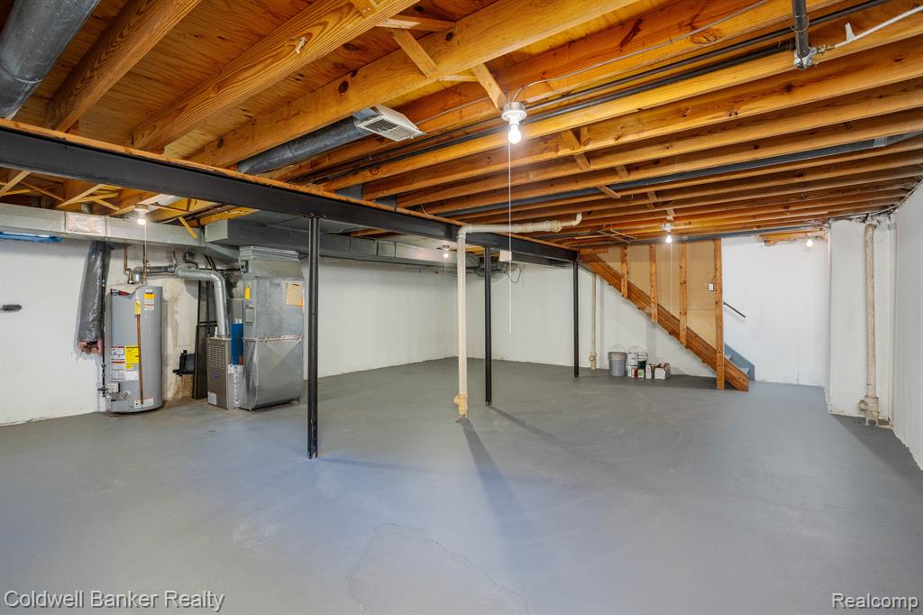 46038 SPINNING WHEEL Drive, Canton, MI 48187 — Photo 35