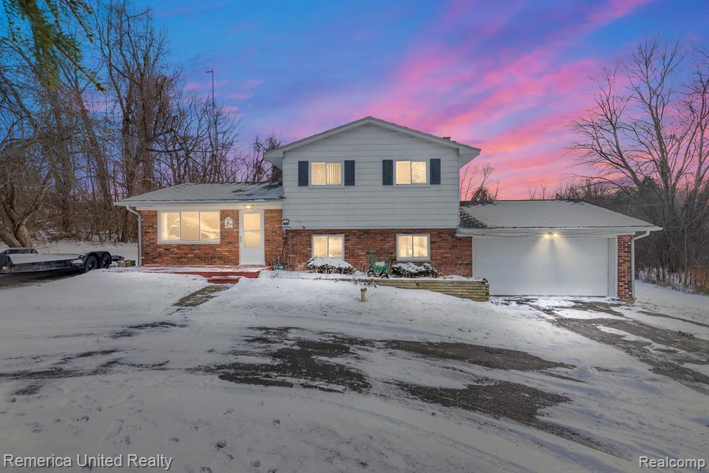 5731 FLEMINGS LAKE Road, Clarkston, MI 48348 — front exterior