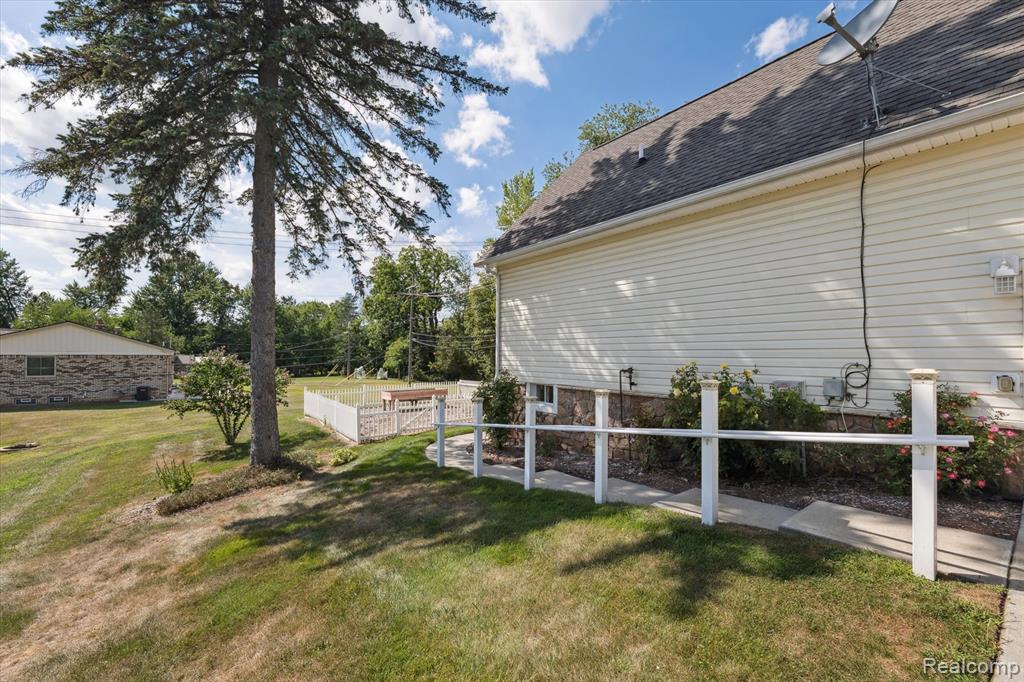 7127 Perry Lake Road, Clarkston, MI — Photo 57