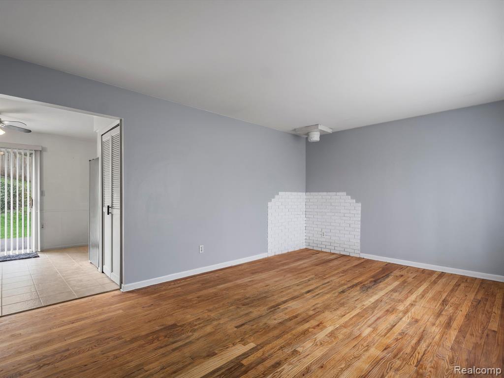 806 HARRY PAUL Drive, Lake Orion, MI 48362 — Photo 4